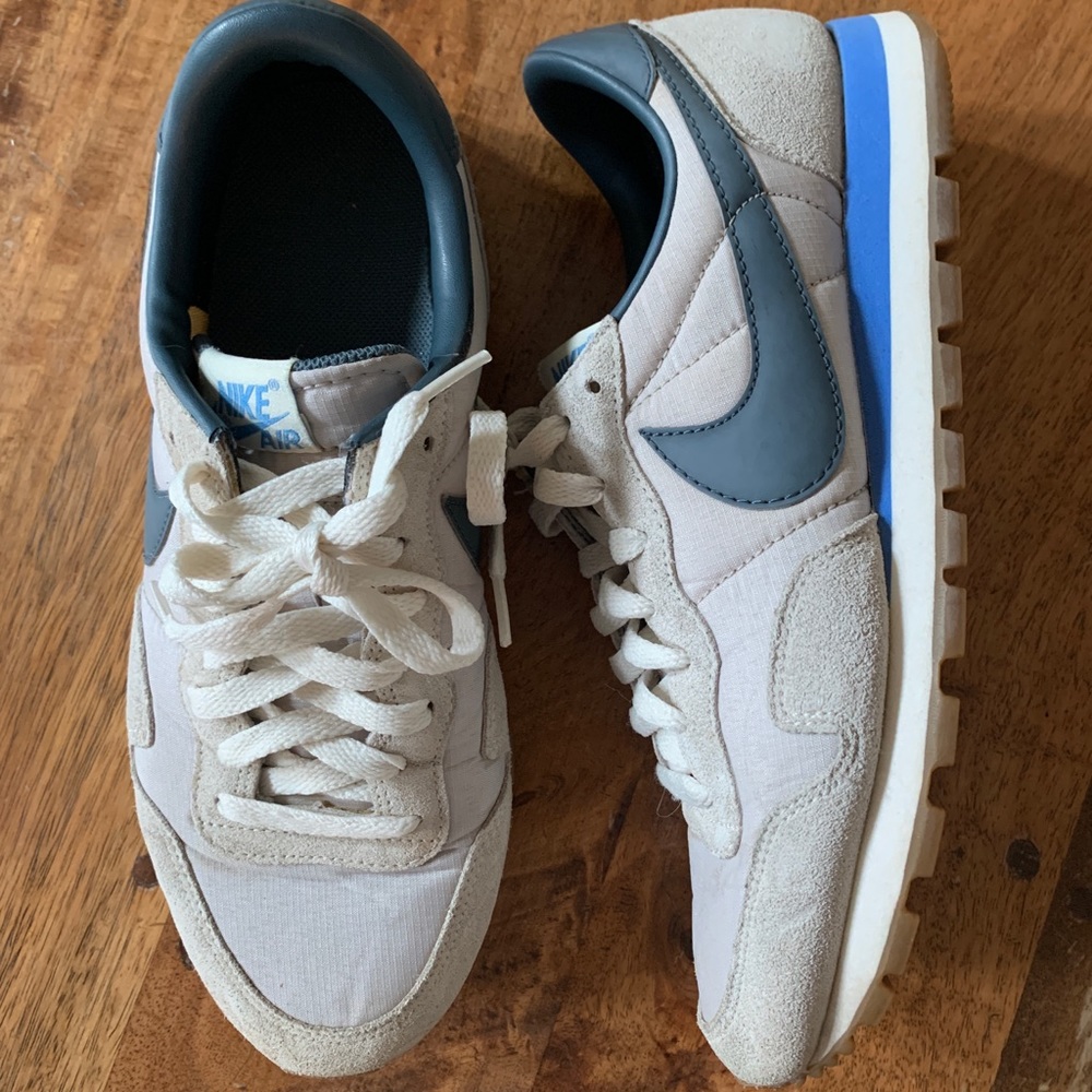 Nike Air with gum sole - size 9.5